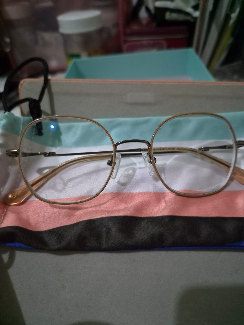 Executive Optical Eyeglasses Rose Gold Frame - (Model Fable) (Category: Sunglasses & Eyewear) located in Makati City. Submitted by alinalenn (Listing ID 1461141749, Image 2). Description: Hep me declutter New, never used. Though may grado na yung lens, you can just have it changed sa stores. Bought it as b1t1 sa EO then i realized i like my old frames more. - Rose Gold rim eyeglasses - Clear lenses - Comes with a peach colored case - Includes a s
