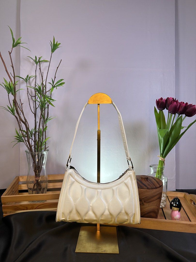 Fashion Bags (Category: Luxury Bags & Wallets) located in Mandaue City. Submitted by sixofdeynee (Listing ID 1461304543, Image 2). Description: Check us out on FB for more bags, prices, pics, and videos! FB Page: Bags On Repeat by Abby.