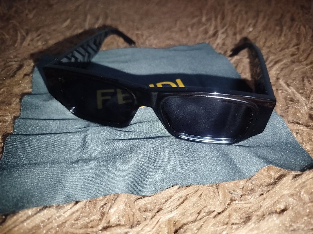 Fendi Square Sunglasses (Category: Luxury Accessories) located in San Juan City. Submitted by reddvelasquez4298 (Listing ID 1461235704, Image 2). Description: Fendi Square Sunglasses Like New Condition With Box No Issues 18500 Pesos Or Best Offer PM.