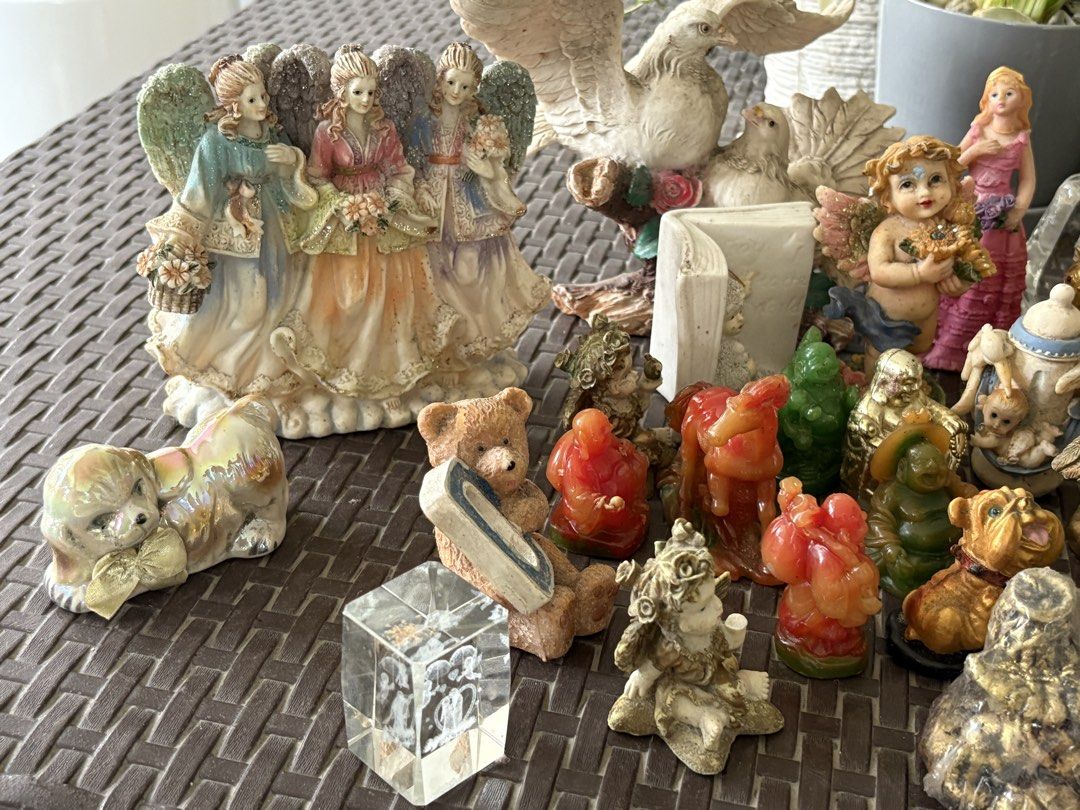 Figurine Collection Set. take all (Category: Figurines & Statues) located in Santa Maria. Submitted by amaly. (Listing ID 1461251230, Image 2). Description: Take all.
