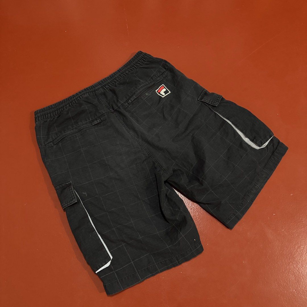 FILA 6POCKETS CARGO UTILITY SHORTS (Category: Shorts) located in Pasig City. Submitted by buzzthrifty (Listing ID 1461227895, Image 3). Description: SIZE 30-34WAIST 21 LENGTH EXCELLENT CONDITION WASH LANG KONTI .