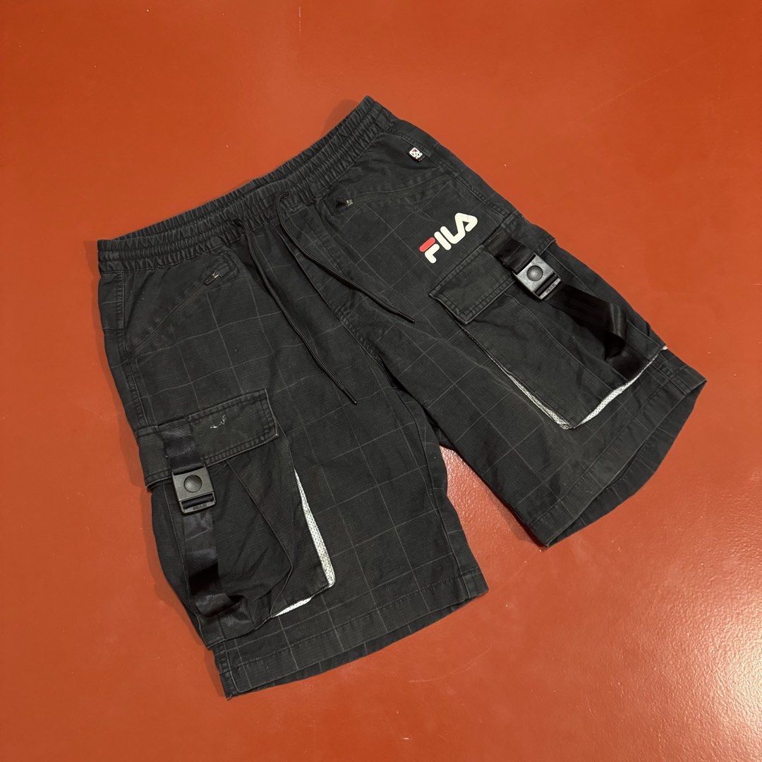 FILA 6POCKETS CARGO UTILITY SHORTS (Category: Shorts) located in Pasig City. Submitted by buzzthrifty (Listing ID 1461227895, Image 2). Description: SIZE 30-34WAIST 21 LENGTH EXCELLENT CONDITION WASH LANG KONTI .