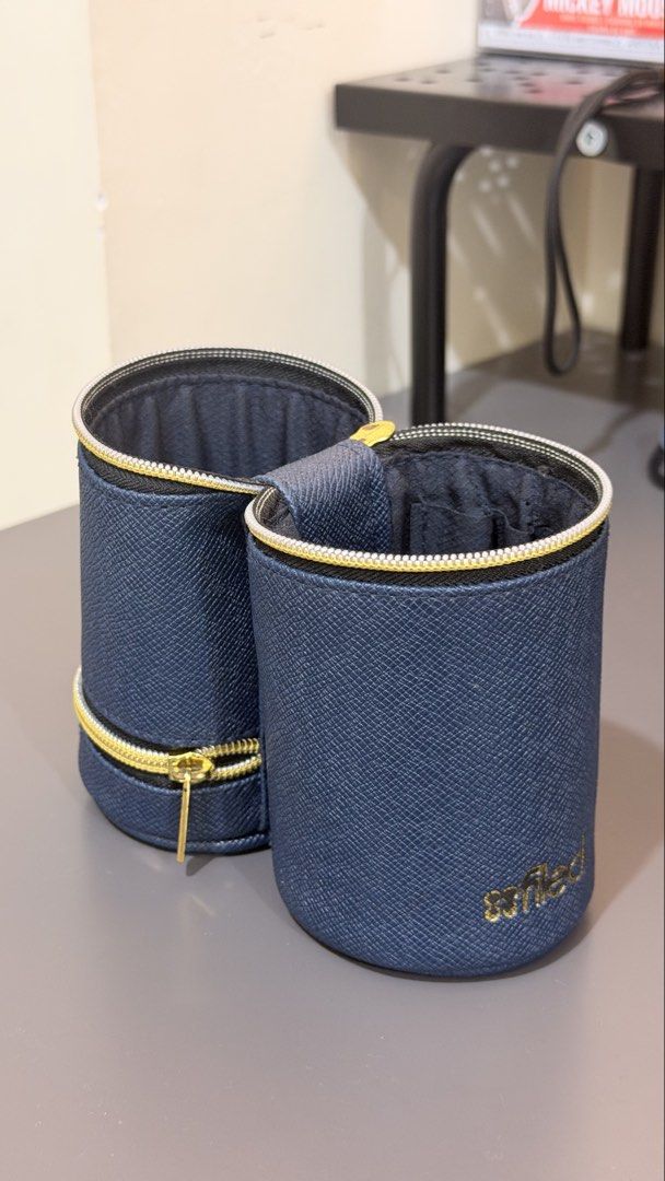 Filed Pen Holder (Category: Stationery & School Supplies) located in Manila. Submitted by _micaaahsl (Listing ID 1461281145, Image 1). Description: Filed Pen Holder Working yung zippers, medyo stained lang yung logo. RFS: Not using it anymore..