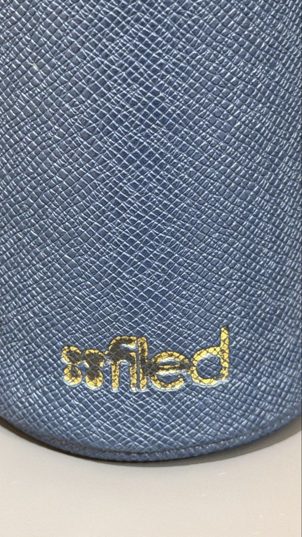 Filed Pen Holder (Category: Stationery & School Supplies) located in Manila. Submitted by _micaaahsl (Listing ID 1461281145, Image 3). Description: Filed Pen Holder Working yung zippers, medyo stained lang yung logo. RFS: Not using it anymore..