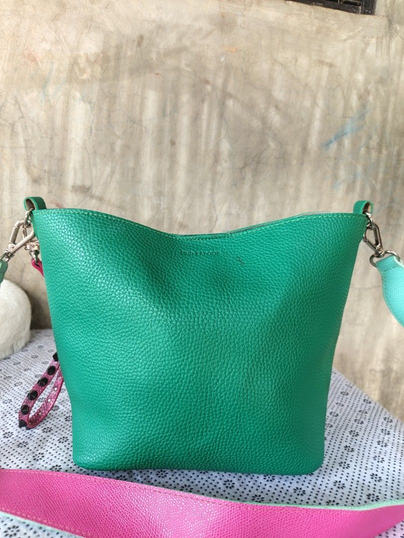 Find Kapoor bucket style (Category: Shoulder Bags) located in Manila. Submitted by ukay-ukaybylyn (Listing ID 1461124553, Image 1). Description: good condition 💯 minimal color transfer kita sa picture likod nya.