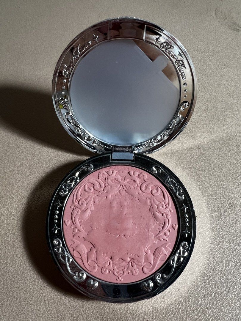 Flower knows blush swan edition (Category: Makeup) located in Valenzuela. Submitted by decluttering.manila (Listing ID 1461244581, Image 2). Description: - Adorable swan design on the lid - Includes pressed powder compact - Ornate silver-tone casing - Soft pink powder with embossed pattern - Ideal for convenient touch-ups - Clear mirror inside.