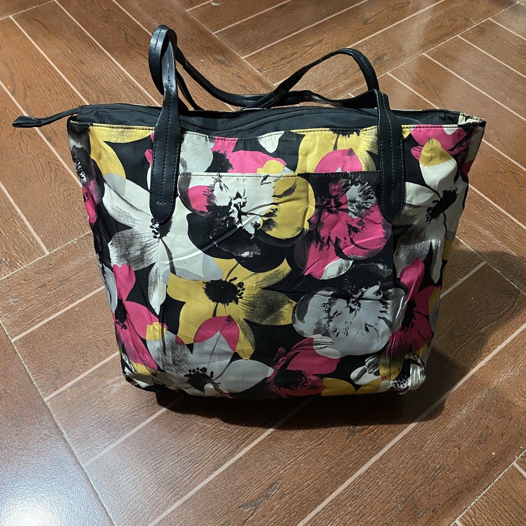 For (Category: Luxury Bags & Wallets) located in Manila. Submitted by thriftpuff (Listing ID 1461240473, Image 2). Description: Tumi Nylon Tote Bag As new condition No issue Price: 1,300 free shipping Direct message if you’re interested 📩📩📩.