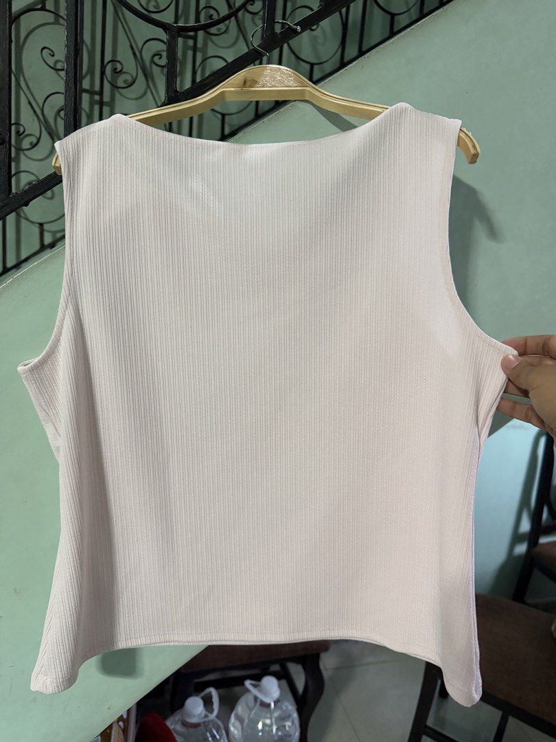 For Me Closet Staples Sleeveless Top Extra Large (Category: Sleeveless) located in Pasig City. Submitted by aprilluxcloset0812 (Listing ID 1461322530, Image 3). Description: - Sleeveless top from For Me Closet Staples - Light pink color - Ribbed texture all over - Boat neckline - Versatile: great for layering or wearing on its own - Material: Polyester and spandex blend RFS: decluttering EVERYTHING MUST GO‼️Just make a reasonable offer ❤️ All ite