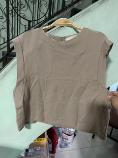 (Category: ) located in . Submitted by aprilluxcloset0812 (Listing ID 1461322480, Image 1). Description: .