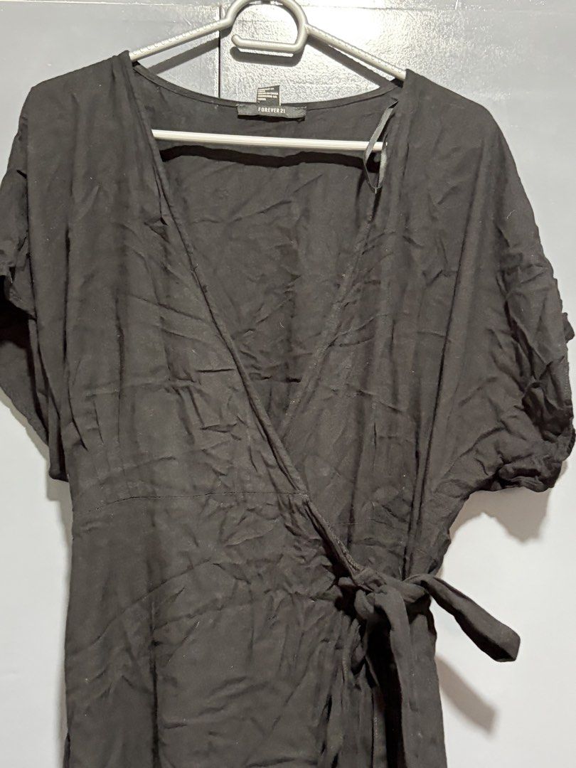 Forever 21 Black Wrap Dress Size L (Category: Dresses) located in Nagcarlan. Submitted by bye20s (Listing ID 1461225795, Image 2). Description: GO-TO PARTY DRESS!! sorry gusot but super love this mini dress 🖤 - Forever 21 black wrap dress - Size: L - Short sleeves - Tie waist detail - Crinkled fabric texture - Versatile for casual outings or relaxed days - Easy to dress up or down.