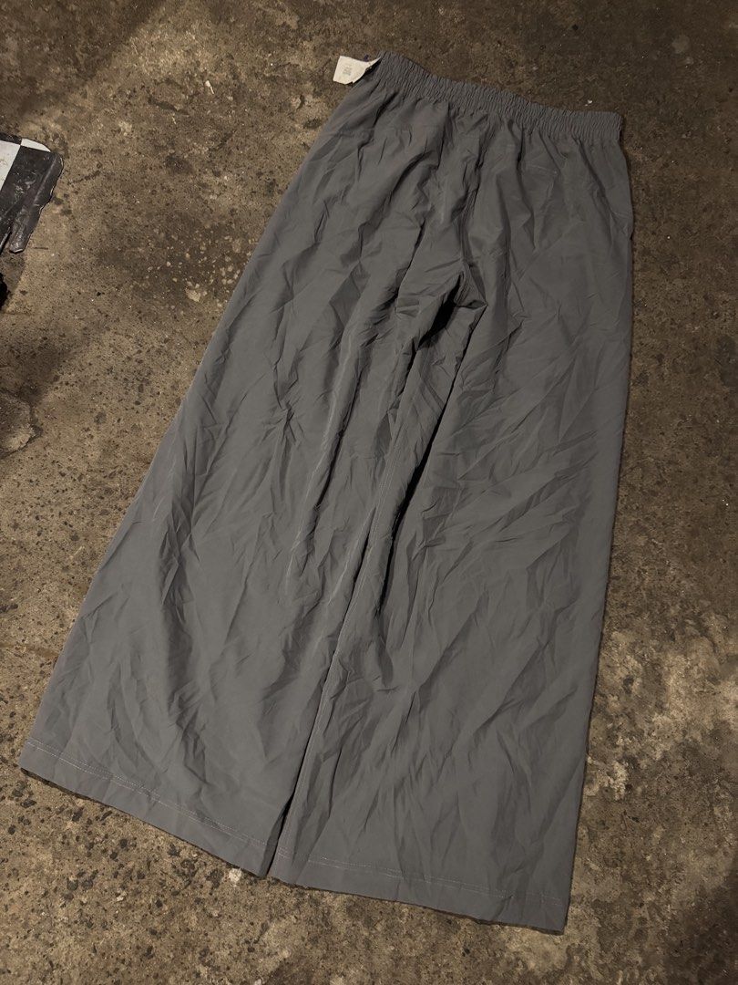Forever 21 Grey Snap Button Track Pants (Category: Other Bottoms) located in Pasig City. Submitted by dripthrift1600 (Listing ID 1461258949, Image 2). Description: - Brand: Forever 21 - Color: Grey - Style: Track Pants - Fit: Wide Leg - Size: L - Features: Full side snap buttons, elastic waistband - Occasion: Loungewear, Streetwear - Excellent Condition - Dimes: 32x40x13 #dripthrift1600.