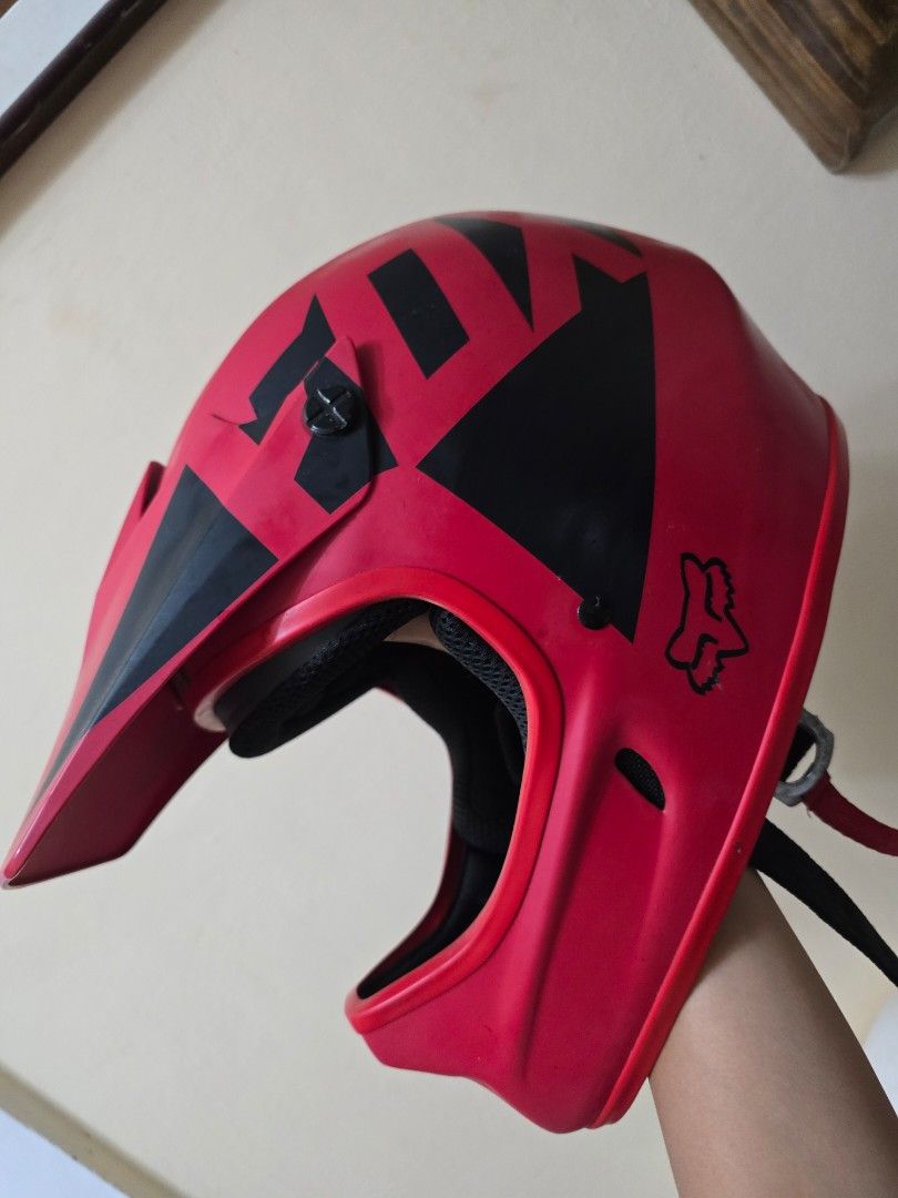 Fox Racing Red Full Face Helmet (Category: Bicycles) located in Taguig. Submitted by thriftzzzy (Listing ID 1461260800, Image 1). Description: -Size: Small - Red Fox Racing full-face helmet - Ideal for downhill biking and BMX - Features a cool black graphic design - Clean interior padding - Straps are intact and secure - Feel free to ask any questions. -Nego for sure buyer.