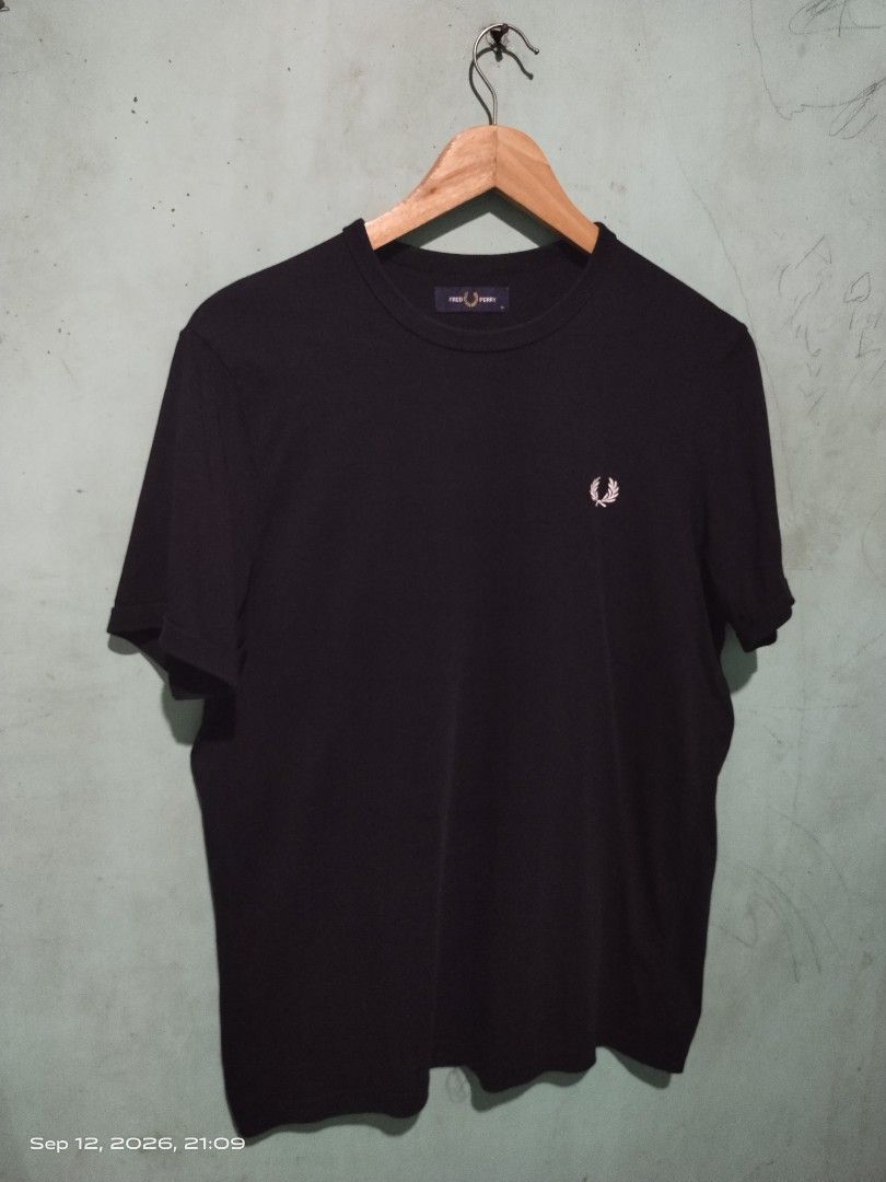 FRED PERRY RINGER SHORT SLEEVE BLACK SHIRT (Category: Tshirts & Polo Shirts ) located in Iloilo. Submitted by sydline20 (Listing ID 1461281001, Image 2). Description: DIMENSIONS: 22X28 CR/COND: 9. 5/10 or better EXCELLENT CONDITION ISSUE: ❌❌❌ PLS NOTE: ALL ITEMS ARE THRIFTED SOME OF THEM NEEDS WASH PLS MANAGE YOUR EXPECTATIONS COLOR MAY VARY DUE TO LIGHTING WHEN CAPTURED ON CAM. MODE OF PAYMENT: GCASH/GOTYME NO COD❌❌ ILOILO CITY LOCATION.