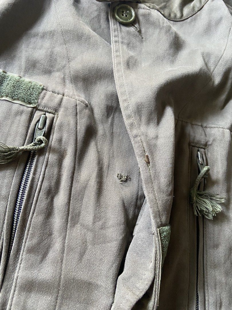 French Military Jacket 1986 (Category: Coats, Jackets and Outerwear) located in Tukuran. Submitted by retrothrifter88 (Listing ID 1461208002, Image 3). Description: 20x28 Issue 1 button and paint stain 650 + sf.
