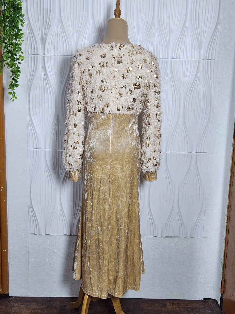 Fur Gown with gold sequence Med to Large (Category: Evening dresses & gowns) located in Marikina City. Submitted by KanamiFinds (Listing ID 1461233554, Image 3). Description: Super Sale!!! Bust:36 to 42 inches Length: 47 inches from shoulders Waist: 30 to 36 inches Stretchy Fabric.