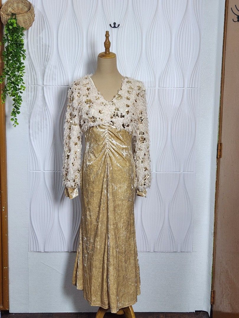 Fur Gown with gold sequence Med to Large (Category: Evening dresses & gowns) located in Marikina City. Submitted by KanamiFinds (Listing ID 1461233554, Image 1). Description: Super Sale!!! Bust:36 to 42 inches Length: 47 inches from shoulders Waist: 30 to 36 inches Stretchy Fabric.