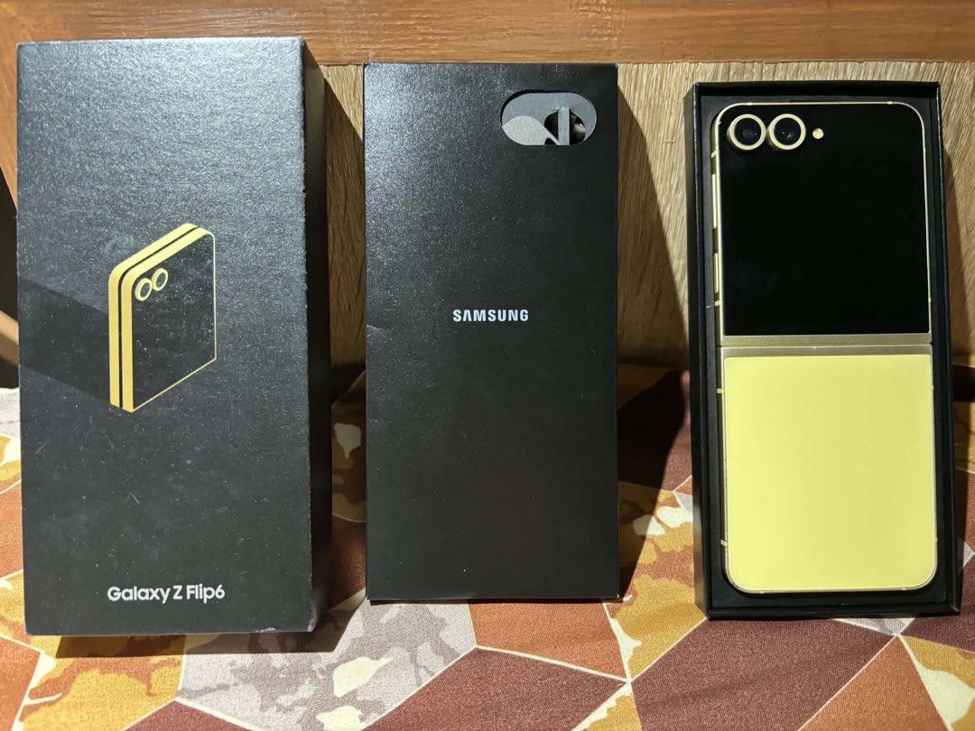Galaxy Z Flip6 (Category: Samsung) located in Dasmarinas. Submitted by Anything_101 (Listing ID 1461171819, Image 1). Description: Good as new di mashado nagamit Extra phone pang cards lang.