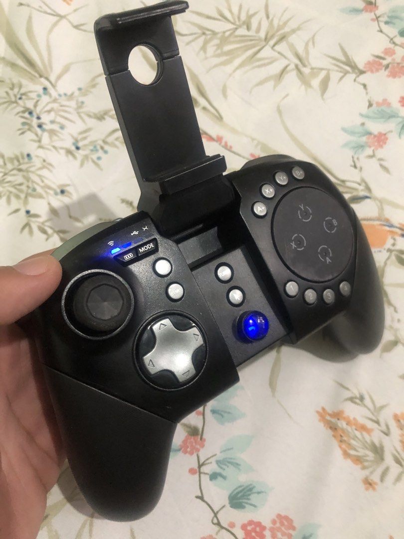 GameSir G5 mobile gaming Bluetooth game controller (Category: Controllers) located in Quezon City. Submitted by markgolveo (Listing ID 1461163551, Image 3). Description: GameSir G5 mobile gaming Bluetooth game controller Tested working properly Very good battery life Tested via android phone.