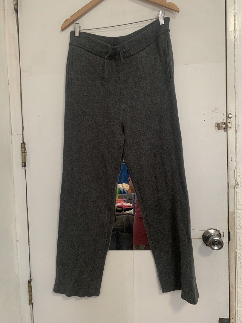 GAP Grey Sweatpants Joggers Size S (Category: Joggers) located in Malabon City. Submitted by vewonica (Listing ID 1461172020, Image 1). Description: - GAP Grey Sweatpants - Size: S - Color: Grey - Material: Soft fabric - Features: Adjustable drawstring waistband, two side pockets - Style: Comfortable, casual - Ideal for: Lounging, running errands, everyday wear - Origin: Made in China.