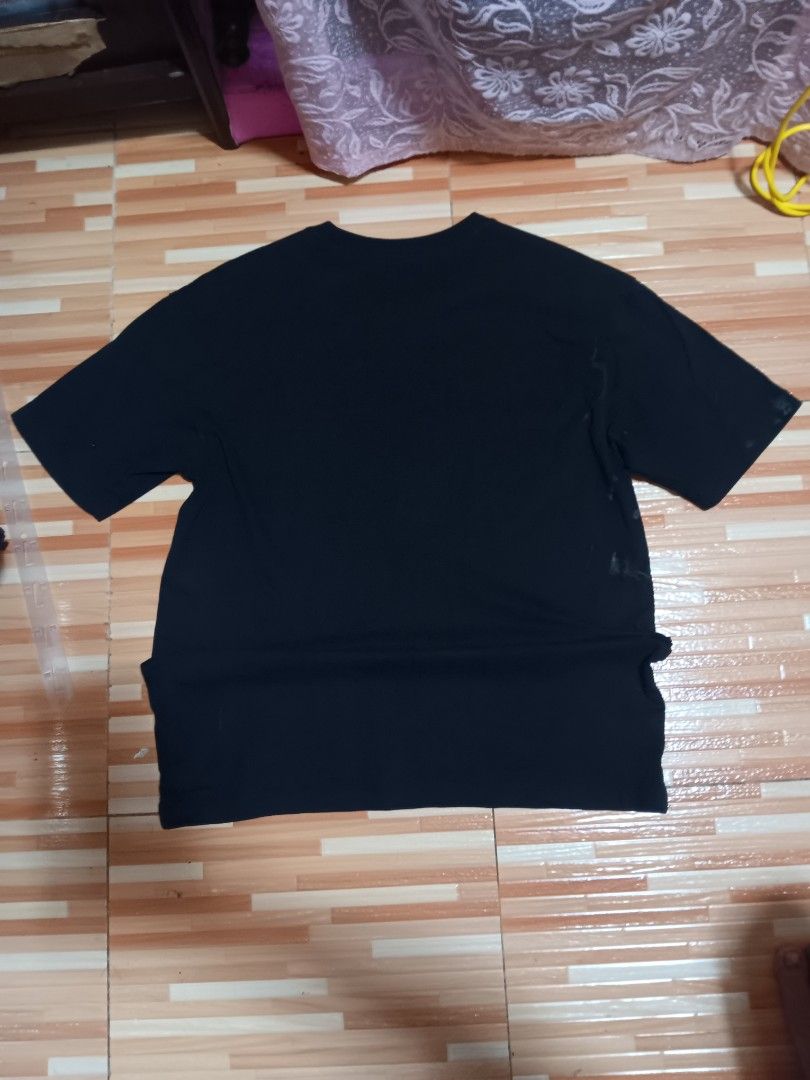 GAP SCRIPT TEE (Category: Tshirts & Polo Shirts ) located in Manila. Submitted by jhon_thrifters (Listing ID 1461231181, Image 2). Description: no issue 10 out of 10 color rate.