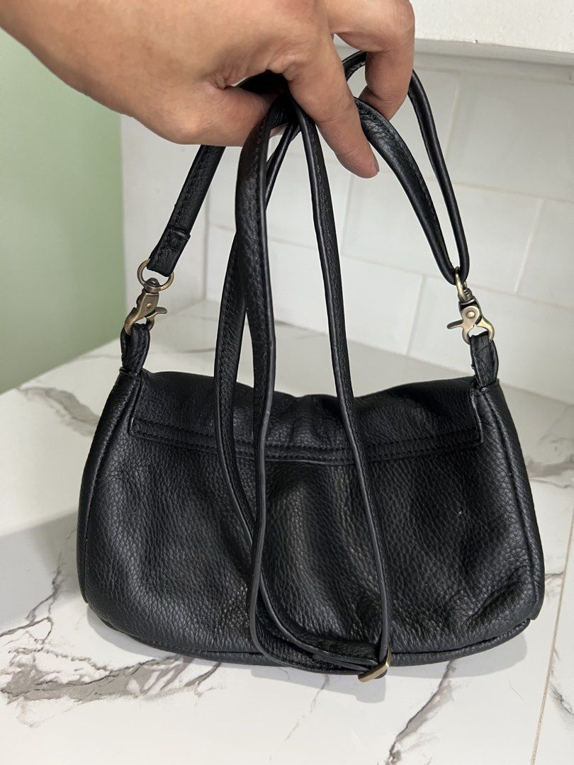 Genuine Leather Crossbody Wallet Bag (Category: Cross-body Bags) located in Cavite. Submitted by slumbermanila (Listing ID 1461261338, Image 2). Description: Genuine Leather Crossbody Wallet Bag with multiple card slots inside in good condition adjustable strap .