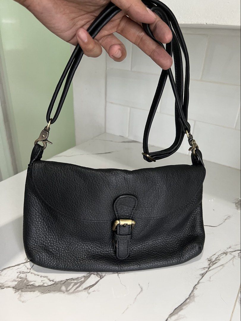 Genuine Leather Crossbody Wallet Bag (Category: Cross-body Bags) located in Cavite. Submitted by slumbermanila (Listing ID 1461261338, Image 1). Description: Genuine Leather Crossbody Wallet Bag with multiple card slots inside in good condition adjustable strap .