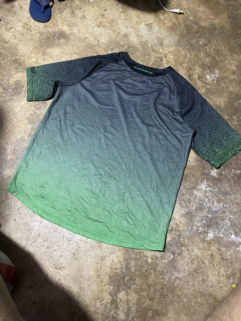 Giant MTB Cycling Jersey (Category: Tshirts & Polo Shirts ) located in Taytay. Submitted by fromdoolig (Listing ID 1461277825, Image 2). Description: Giant MTB Cycling Jersey Like New Condition Issue: None Size Tag: XL Actual Dimensions: W25 x LF29 x LB31 Price: 980+sf Mode of Payment: Gcash only [Payment First] Courier Service: JNT or Lalamove [No Cop/d] Lalamove: Customer shall shoulder all fees.