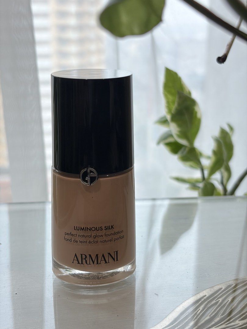 Giorgio Armani Luminous Silk Foundation 5.1 (Category: Makeup) located in Manila. Submitted by rosiecles (Listing ID 1461225039, Image 1). Description: Giorgio Armani Luminous Silk Foundation ✨ - Shade: 5.1 - Finish: Perfect Natural Glow - Size: 30 mL / 1 fl. oz. - Origin: Made in France - Purchase Date: July 22 PRODUCT DETAILS - 100% Original; Bought from SM Makati - Used ONCE ONLY for swatching - No box and no receipt (wasn’t expecting to sell 