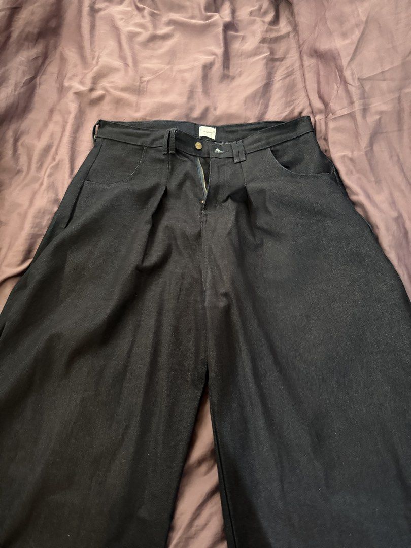 GOTSTYLE Raw Denim Blue Size 40 (Category: Jeans) located in Manila. Submitted by ioeeon (Listing ID 1461193074, Image 2). Description: NEGOTIABLE PRICE; no refunds never got to wear it since I realized it isn’t my style so it’s been chilling lang sa closet. selling it for way cheaper than I got it tuffe barrel pants in raw denim blue SIZE 40 (size chart included at the end) the structure holds itself when worn. denim is very well made and the or
