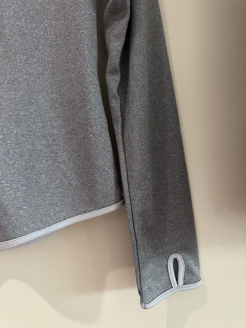Gray Workout Running Jacket (Category: Activewear) located in San Juan City. Submitted by keep.it.clean (Listing ID 1461164172, Image 3). Description: .