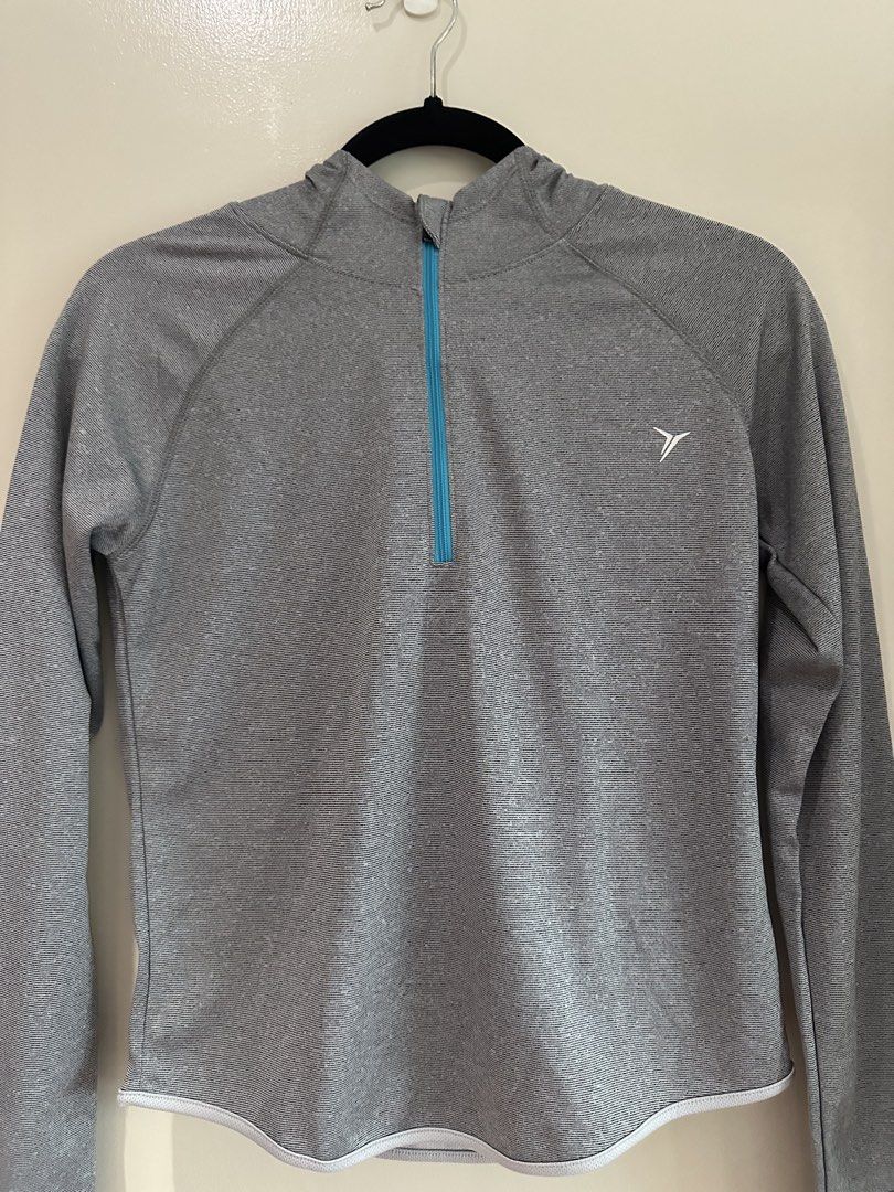 Gray Workout Running Jacket (Category: Activewear) located in San Juan City. Submitted by keep.it.clean (Listing ID 1461164172, Image 2). Description: .