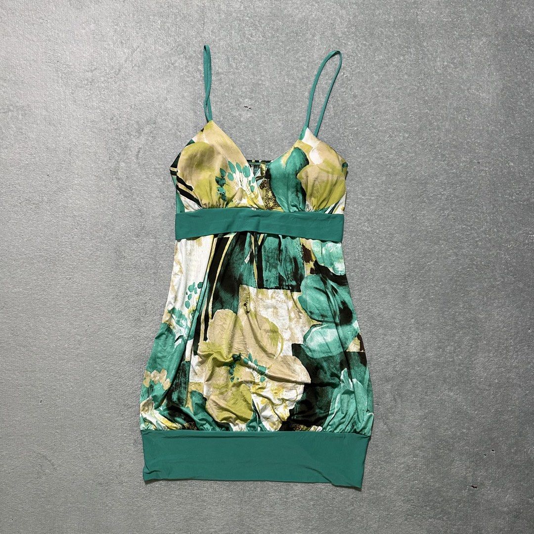 Green Floral Spaghetti Strap Top (Category: Sleeveless) located in Bayombong. Submitted by rochelle_archive_garments (Listing ID 1461272524, Image 1). Description: - Cute green and beige floral print - Spaghetti straps - Elasticated hem and waistband - Ideal for casual wear or layering.