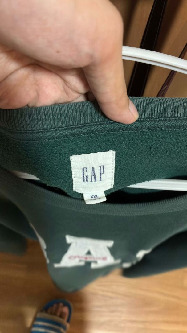 Green GAP Original Sweatshirt (Category: Longsleeves) located in Caloocan City. Submitted by marcofabro65329 (Listing ID 1461271850, Image 2). Description: - Classic green GAP sweatshirt - Features iconic 'GAP Original' embroidered logo on the front - Long sleeves and crew neck design - Ideal for comfortable and stylish casual wear.