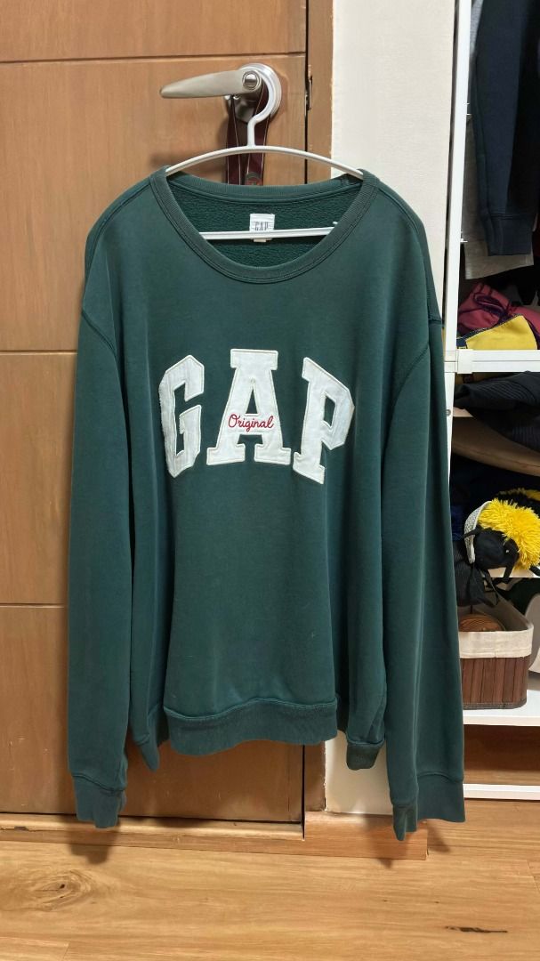 Green GAP Original Sweatshirt (Category: Longsleeves) located in Caloocan City. Submitted by marcofabro65329 (Listing ID 1461271850, Image 1). Description: - Classic green GAP sweatshirt - Features iconic 'GAP Original' embroidered logo on the front - Long sleeves and crew neck design - Ideal for comfortable and stylish casual wear.