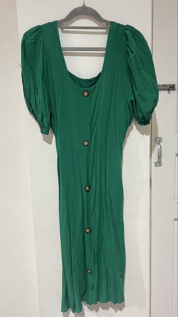 Green square neck dress (Category: Dresses) located in Cebu City. Submitted by fromreggg (Listing ID 1461123523, Image 3). Description: Green square neck dress Used only once Fits S-L P250.