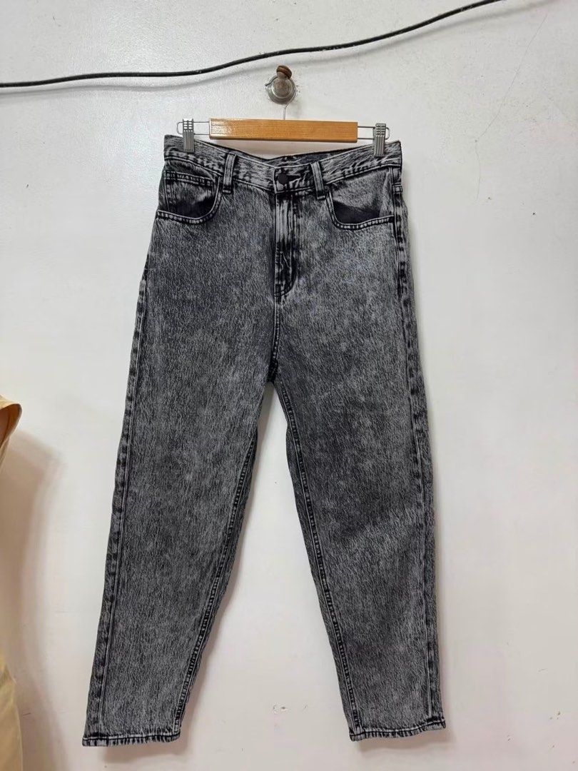 Grey Acid Wash Mom Jeans Size M (Category: Jeans) located in Cavite. Submitted by yakultjeni85475 (Listing ID 1461134564, Image 3). Description: - Grey acid wash mom jeans - High waisted fit - Straight leg cut - Button and zip closure - Pockets at front and back - Versatile for everyday wear.