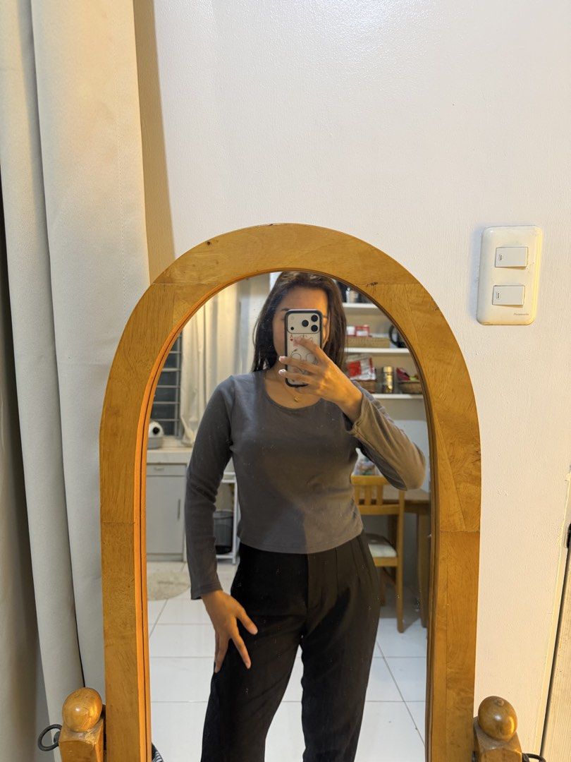Grey Ribbed Long Sleeve Crop Top (Category: Longsleeves) located in Mandaluyong City. Submitted by chocofudge__ (Listing ID 1461153232, Image 1). Description: - Grey ribbed long sleeve crop top - Classic crew neck design - Very stretchy material for a comfortable fit - Best fits size Small to Medium - Versatile basic piece, easy to style with anything - Selling as it no longer fits.