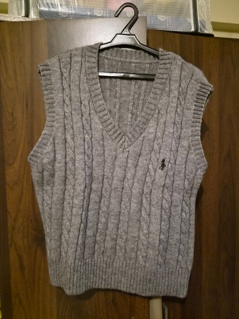 Grey Sweater Vest (Category: Coats, Jackets and Outerwear) located in Taguig. Submitted by nikkiudelp (Listing ID 1461264291, Image 1). Description: bought at a bazaar, free size, fits M-L.