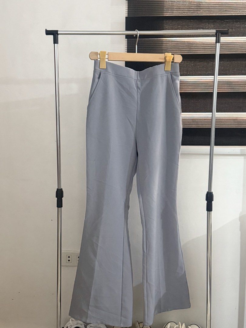 GU by Uniqlo 2WAY Flare Pants (Category: Jeans) located in Binan City. Submitted by gentle_ezachan (Listing ID 1461124845, Image 1). Description: GU by UNIQLO 2WAY Stretch Flare Pants FOR SALE‼️‼️ - 400 pesos only last price mura napo yan branded at maganda paaaaaa🙏🏻 - Excellent Condition💯 - 32-34 waistline - Original 💯 GU 🇯🇵 - Comment Mine or DM 📨📨📨 - J&T Delivery Fee shoulder by buyer. 🛵🛵🛵.