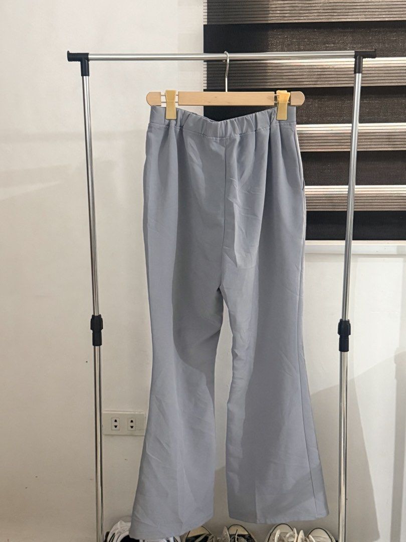 GU by Uniqlo 2WAY Flare Pants (Category: Jeans) located in Binan City. Submitted by gentle_ezachan (Listing ID 1461124845, Image 2). Description: GU by UNIQLO 2WAY Stretch Flare Pants FOR SALE‼️‼️ - 400 pesos only last price mura napo yan branded at maganda paaaaaa🙏🏻 - Excellent Condition💯 - 32-34 waistline - Original 💯 GU 🇯🇵 - Comment Mine or DM 📨📨📨 - J&T Delivery Fee shoulder by buyer. 🛵🛵🛵.