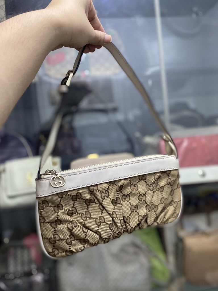 GUCCI baguette bag (Category: Luxury Bags & Wallets) located in San Mateo. Submitted by kluxuryy (Listing ID 1461275564, Image 1). Description: OFFER YOUR PRICE NEGOTIABLE.