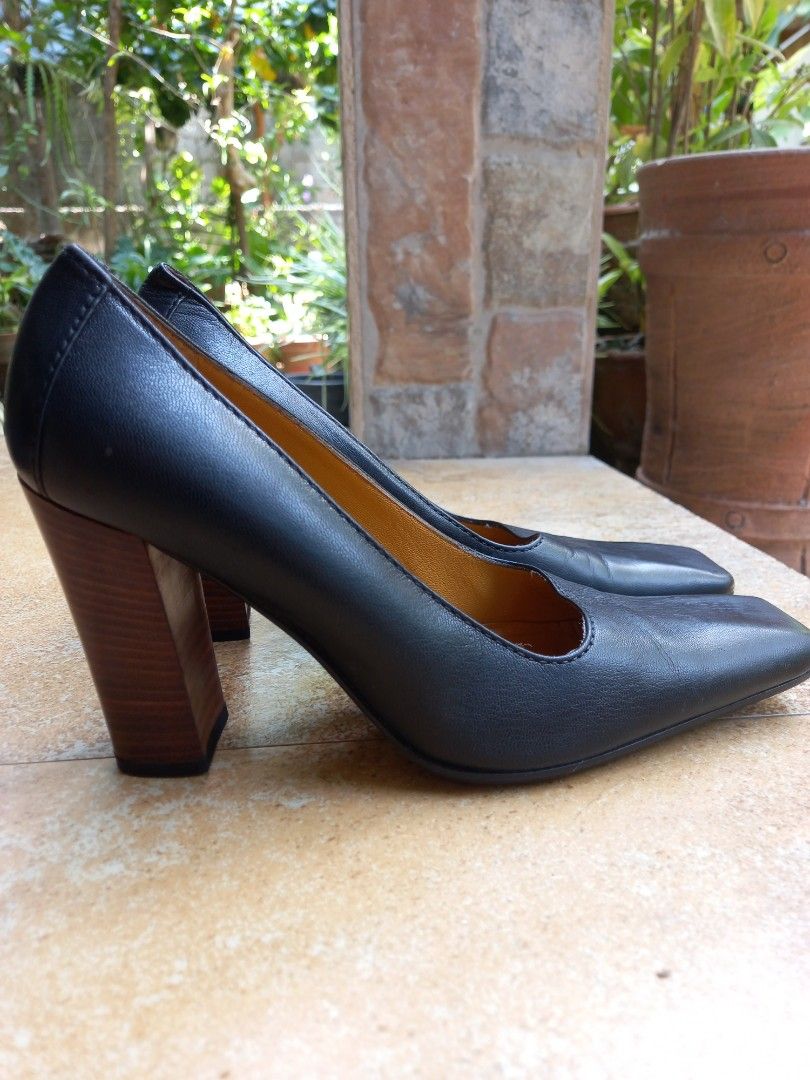 Gucci Black Leather Square Toe Block Heels (Category: Heels) located in Davao. Submitted by kirk214red-50020 (Listing ID 1461143658, Image 2). Description: - Genuine black leather Gucci heels - Elegant square toe design - Comfortable wooden block heel - Made in Italy - Size: 36.5 C - Heels in good overall condition - A timeless Gucci classic -size 6.5/ 36.5 c.