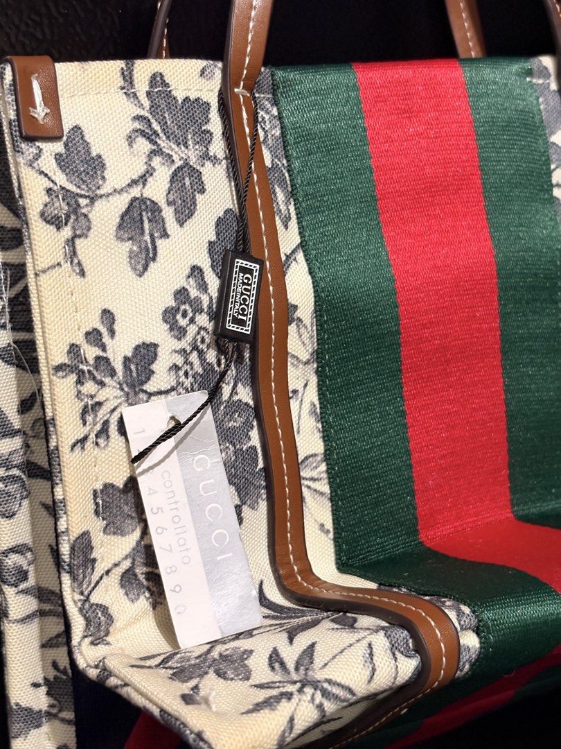 Gucci Interlocking G floral canvas tote bag (Category: Luxury Bags & Wallets) located in Manila. Submitted by barbie_nicole17 (Listing ID 1461210411, Image 2). Description: Brand New Gucci Interlocking G floral canvas tote bag - 1:1 Replica.