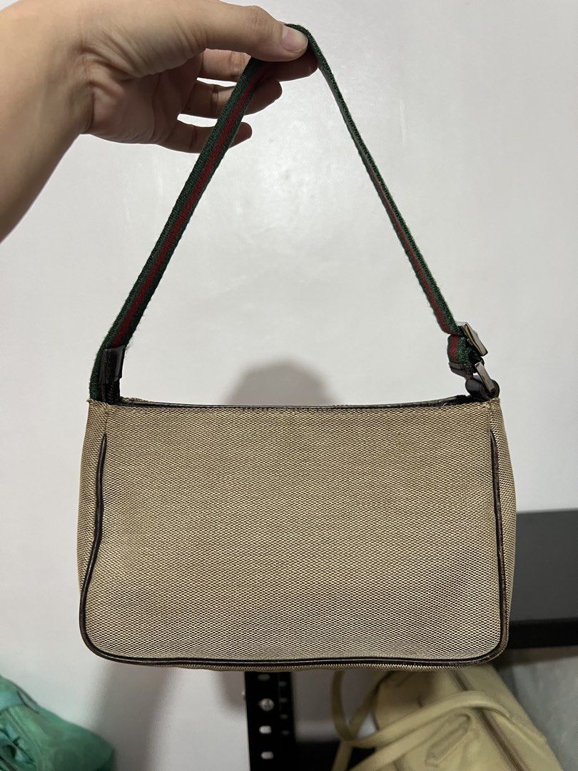 Gucci shoulder bag (Category: Luxury Bags & Wallets) located in Tacloban City. Submitted by classy_luxury (Listing ID 1461274719, Image 3). Description: Gucci shoulder bag Authentic .