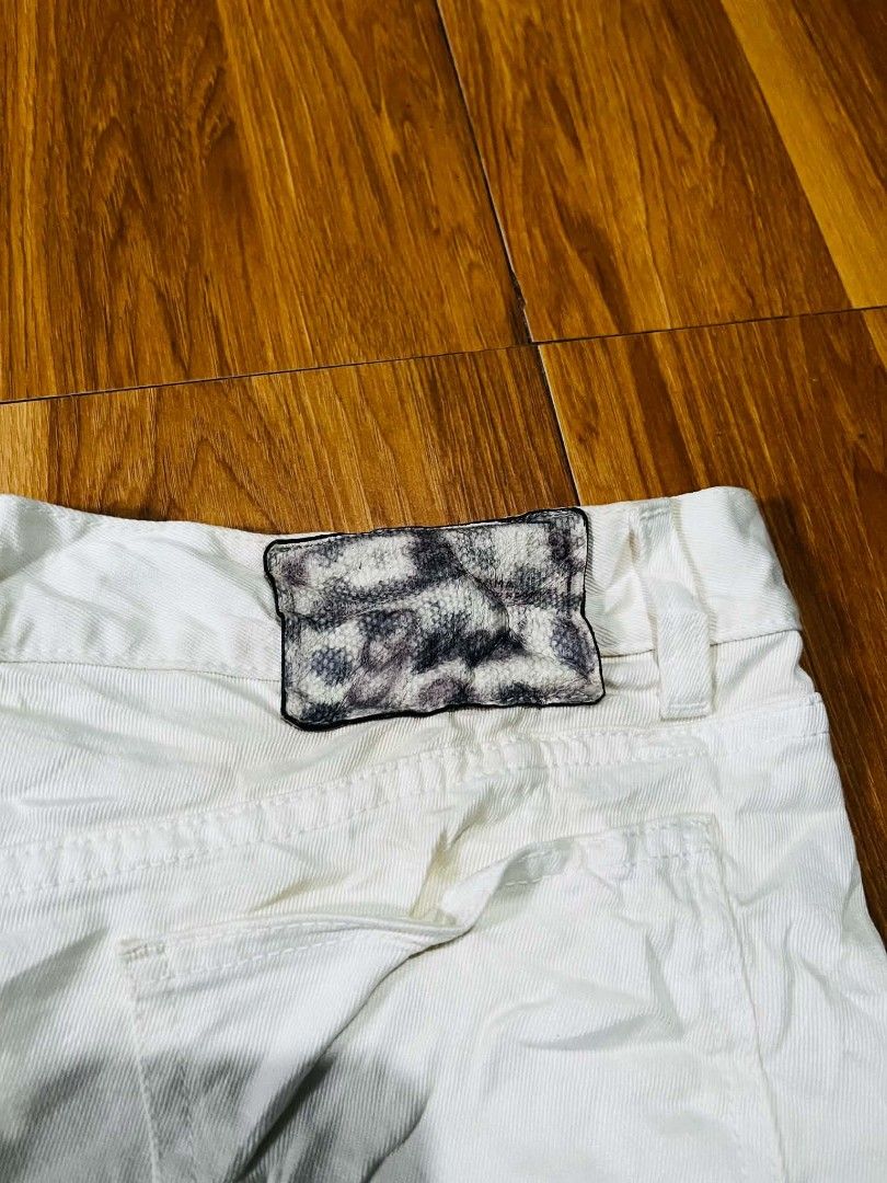 Gucci white denim short (Category: Luxury Apparel) located in Bulacan. Submitted by nifftyythrifty (Listing ID 1461137426, Image 3). Description: Gucci white denim short size 40.