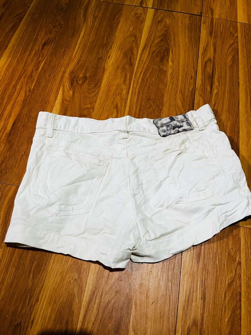 Gucci white denim short (Category: Luxury Apparel) located in Bulacan. Submitted by nifftyythrifty (Listing ID 1461137426, Image 2). Description: Gucci white denim short size 40.