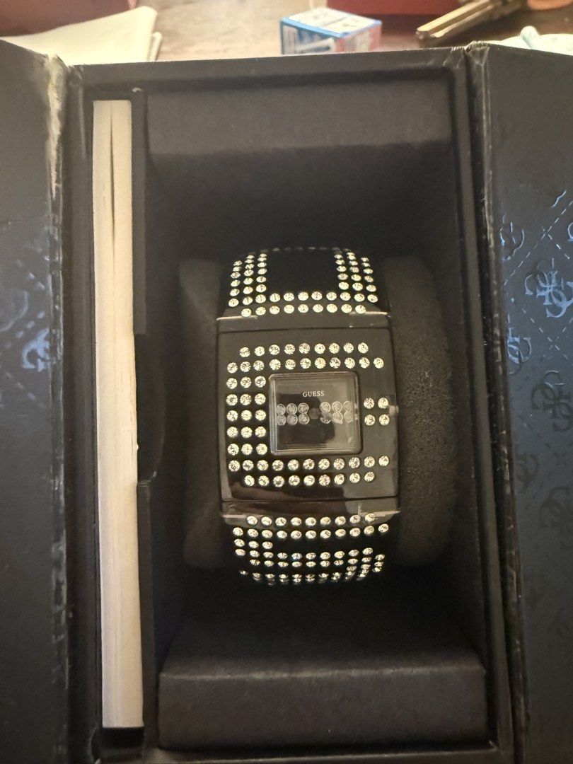 Guess watch （分類：手錶）位於 Hong Kong。 由 HinHin 提交（商品編號 1461235232，圖片 1）。簡介： 未帶過，但收藏左好耐，石英。