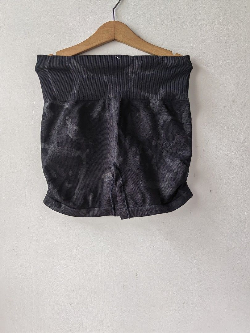 Gymshark Camo Shorts (S) (Category: Activewear) located in Baguio. Submitted by kacijom (Listing ID 1461173140, Image 2). Description: •₱600 •Gymshark Camo Shorts •Size S, 12"x12" •Condition 10/10 (Excellent Used Condition).