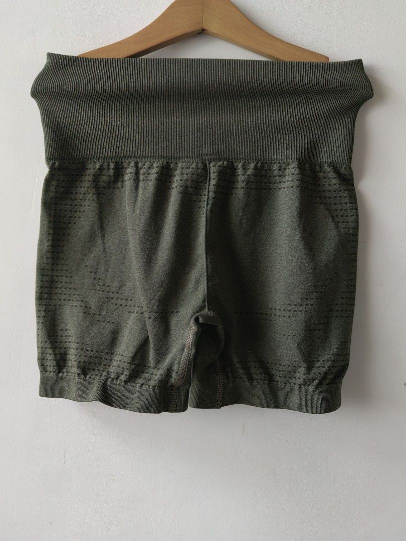 Gymshark Green Shorts (XS) (Category: Activewear) located in Baguio. Submitted by kacijom (Listing ID 1461179998, Image 2). Description: •₱600 •Gymshark Green Shorts •Size XS, 11"x13" •Condition 10/10 (Excellent Used Condition).