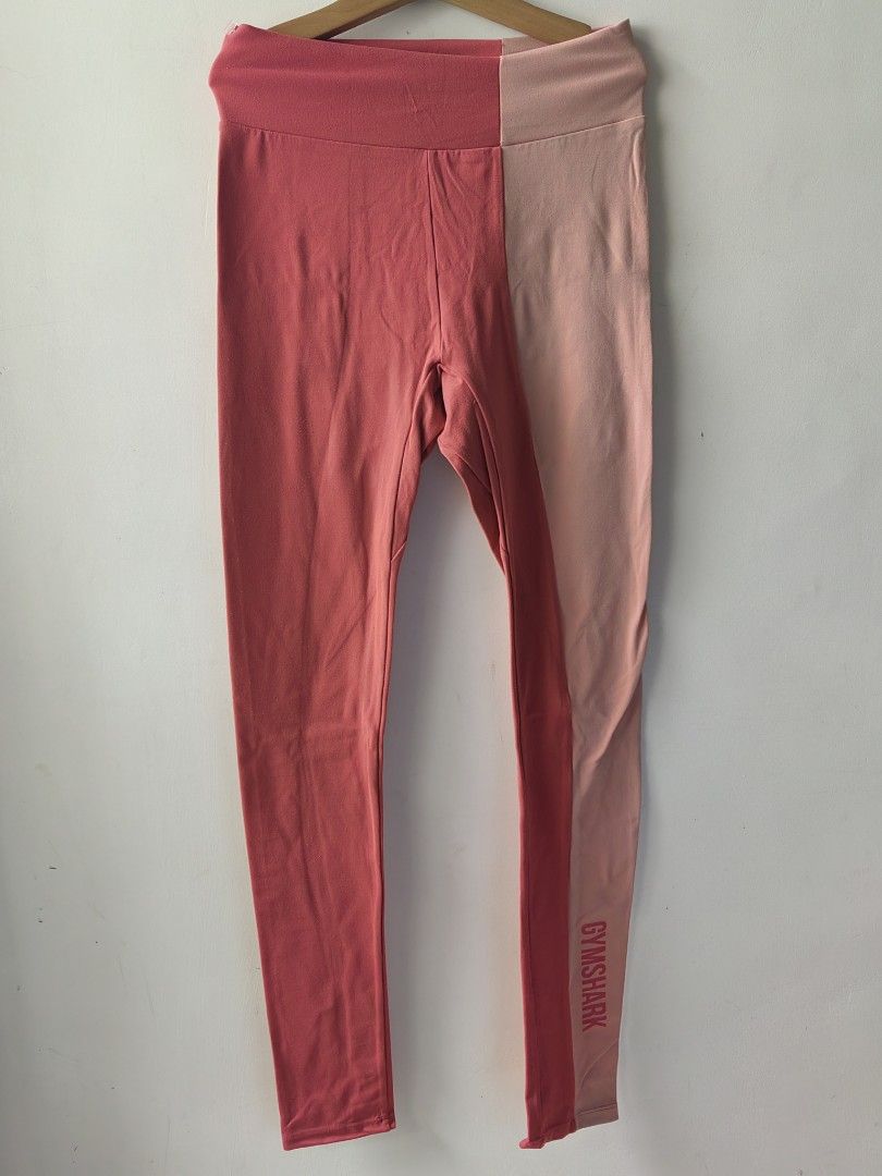 Gymshark Two-ToneLeggings (Xs) (Category: Activewear) located in Baguio. Submitted by kacijom (Listing ID 1461175390, Image 1). Description: •₱400 •Gymshark Two-ToneLeggings •Size XS, 12" waist laid flat, 34" length •Condition 9/10 (Very-Good Used Condition).